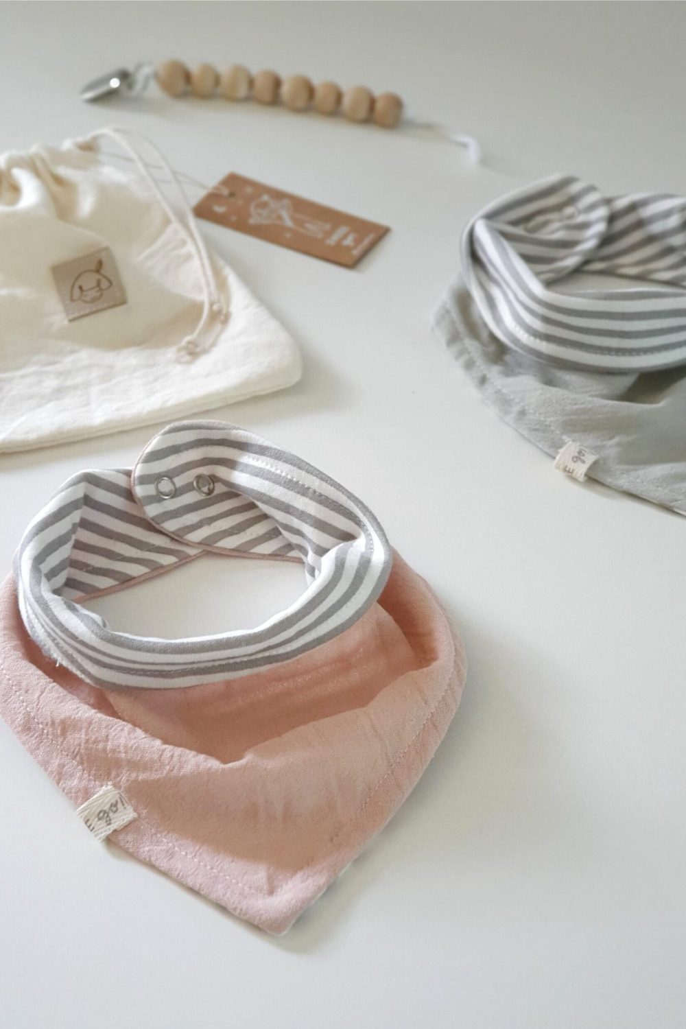 rosa y gris